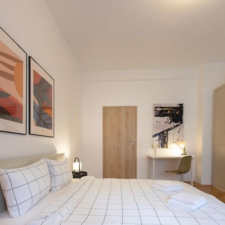 Ultracentral Hong Kong 3 Bdrm Apartment Bukares Bagian luar foto