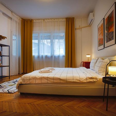 Ultracentral Hong Kong 3 Bdrm Apartment Bukares Bagian luar foto