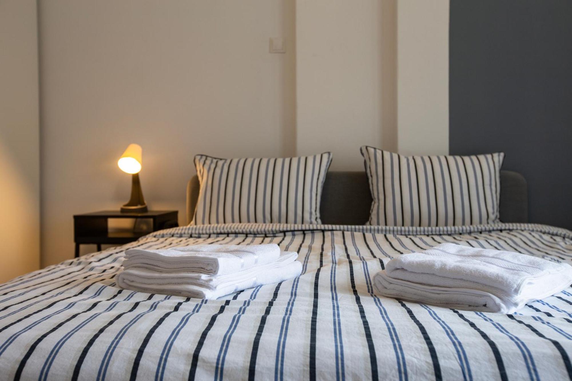 Ultracentral Hong Kong 3 Bdrm Apartment Bukares Bagian luar foto