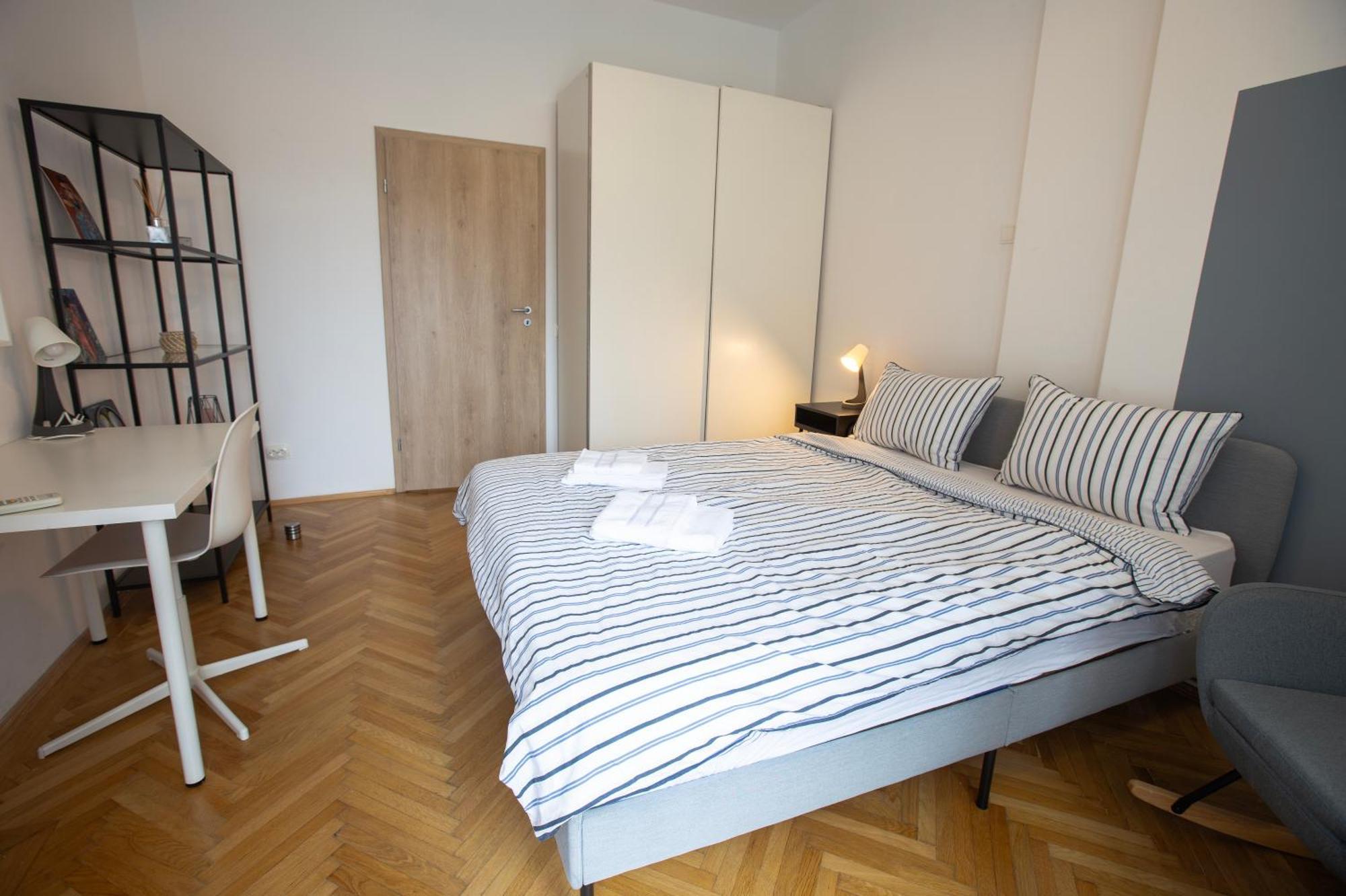 Ultracentral Hong Kong 3 Bdrm Apartment Bukares Bagian luar foto