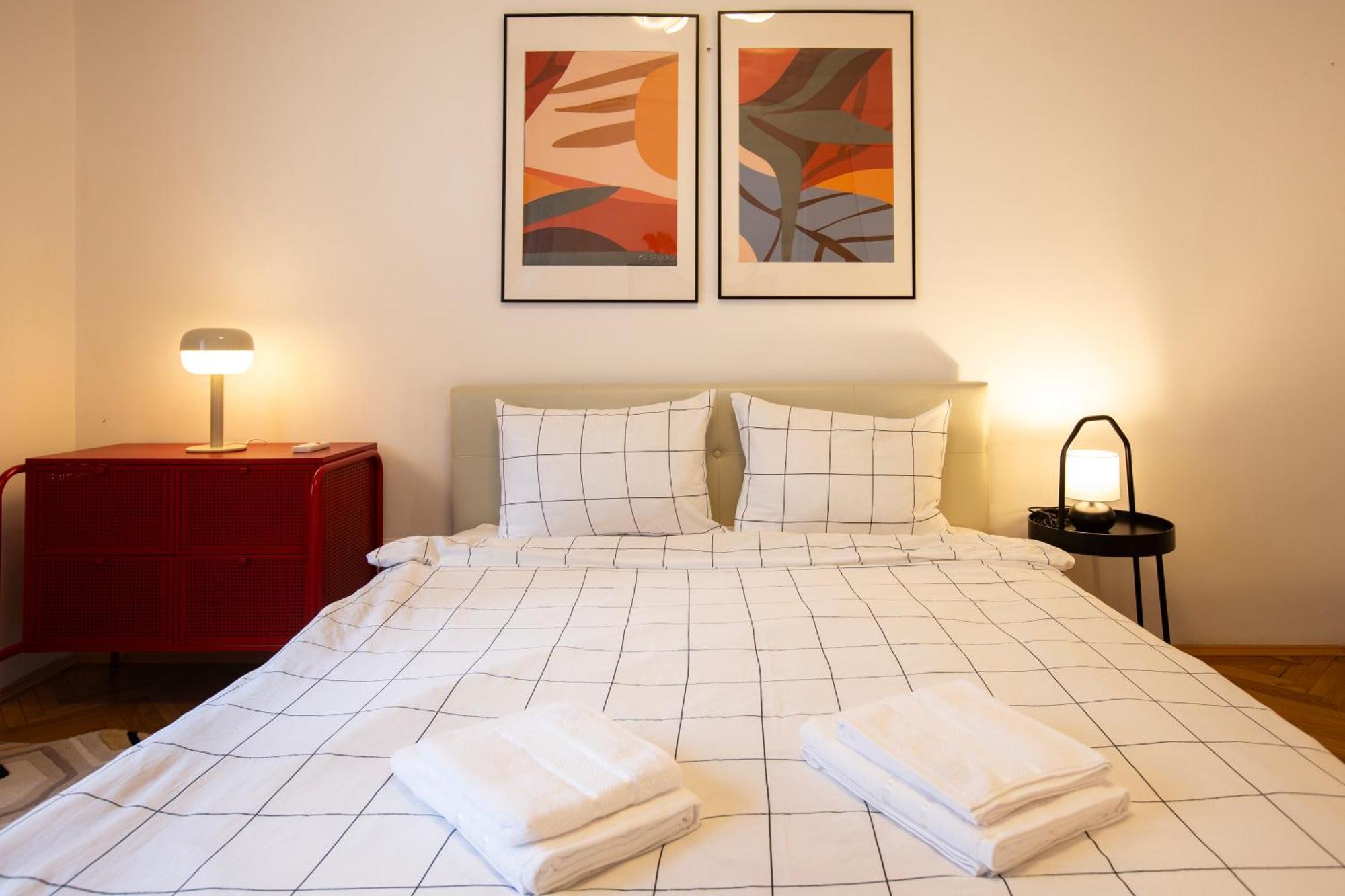 Ultracentral Hong Kong 3 Bdrm Apartment Bukares Bagian luar foto