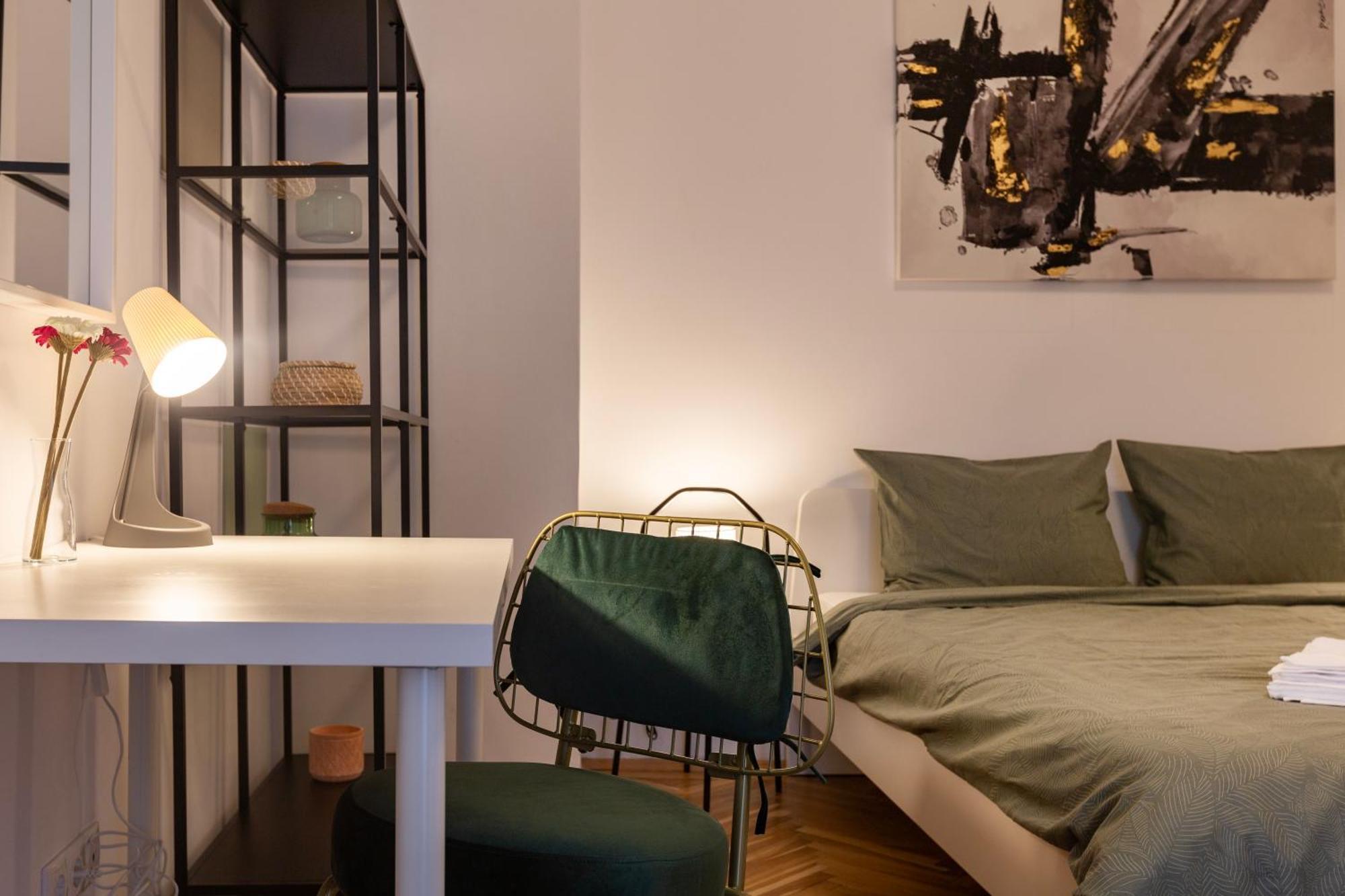 Ultracentral Hong Kong 3 Bdrm Apartment Bukares Bagian luar foto