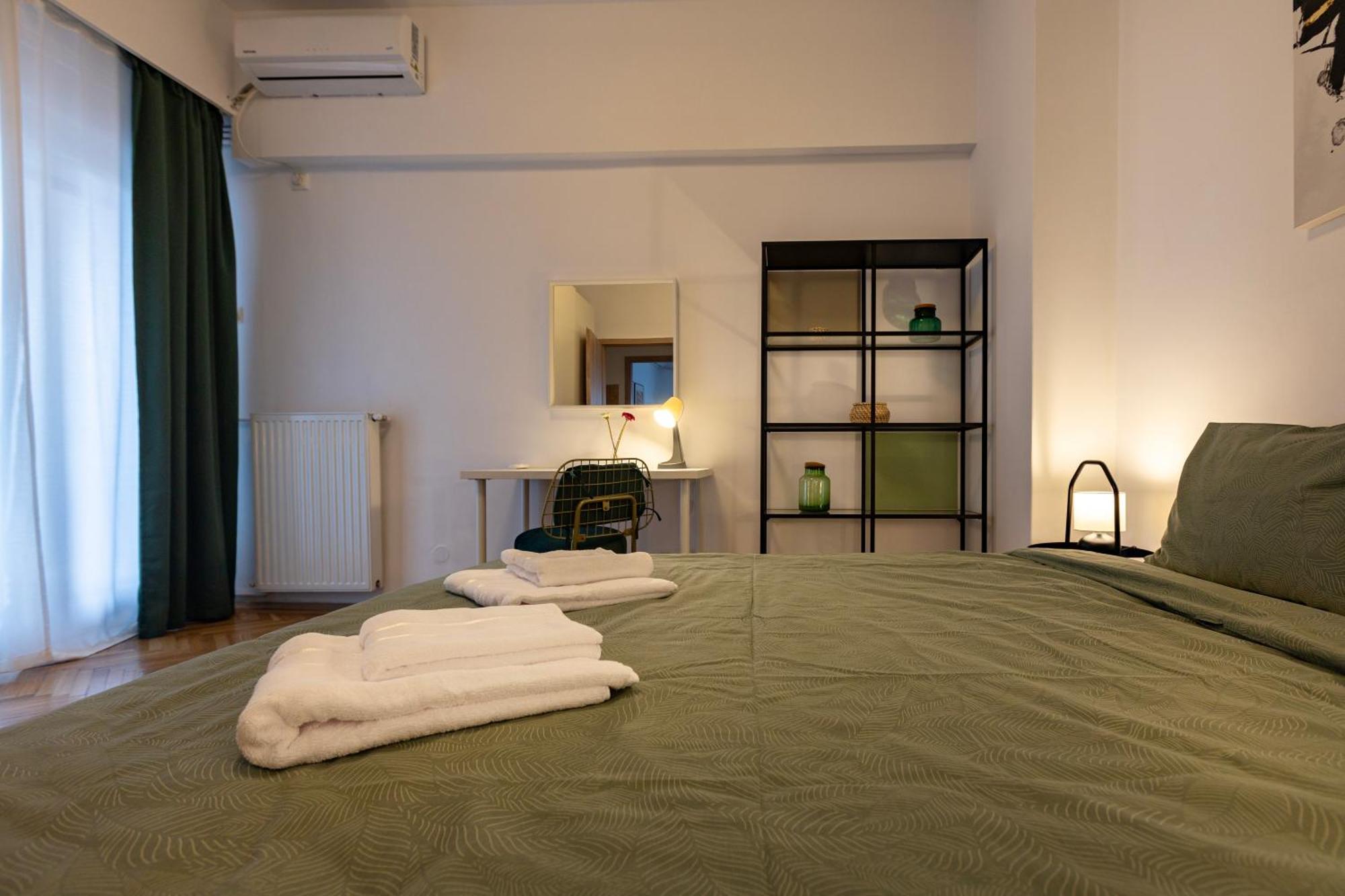 Ultracentral Hong Kong 3 Bdrm Apartment Bukares Bagian luar foto